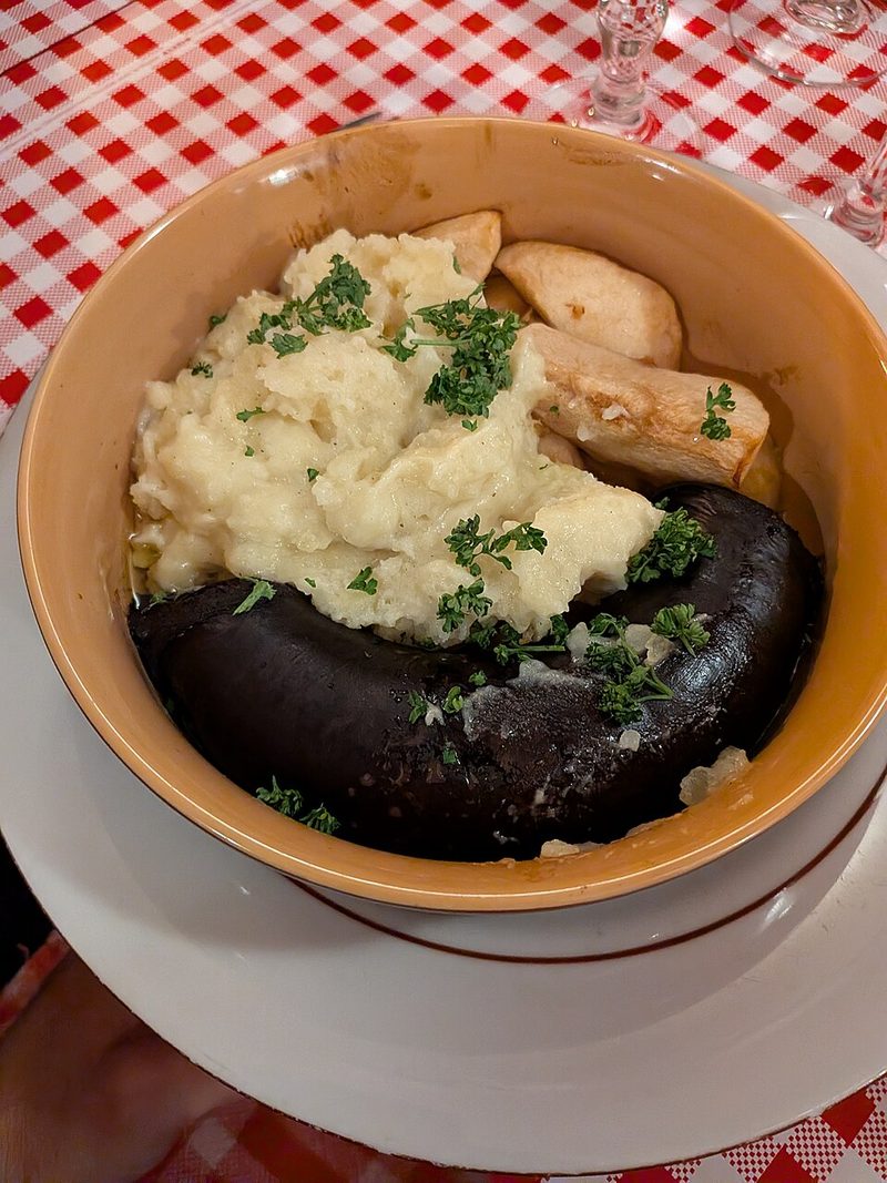 Boudin noir con manzana y puré en Chez Paul