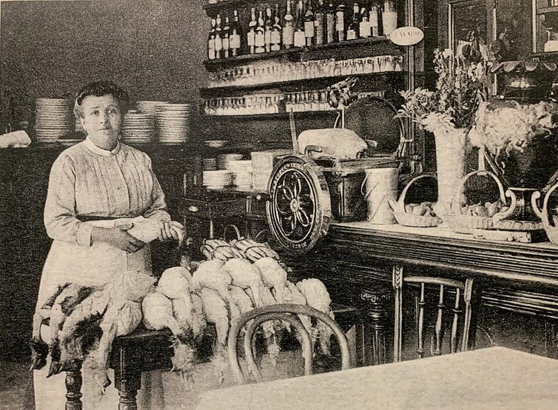 La Mère Fillioux, Françoise Fayolle, preparando sus poulardes demi-deuil en su restaurante