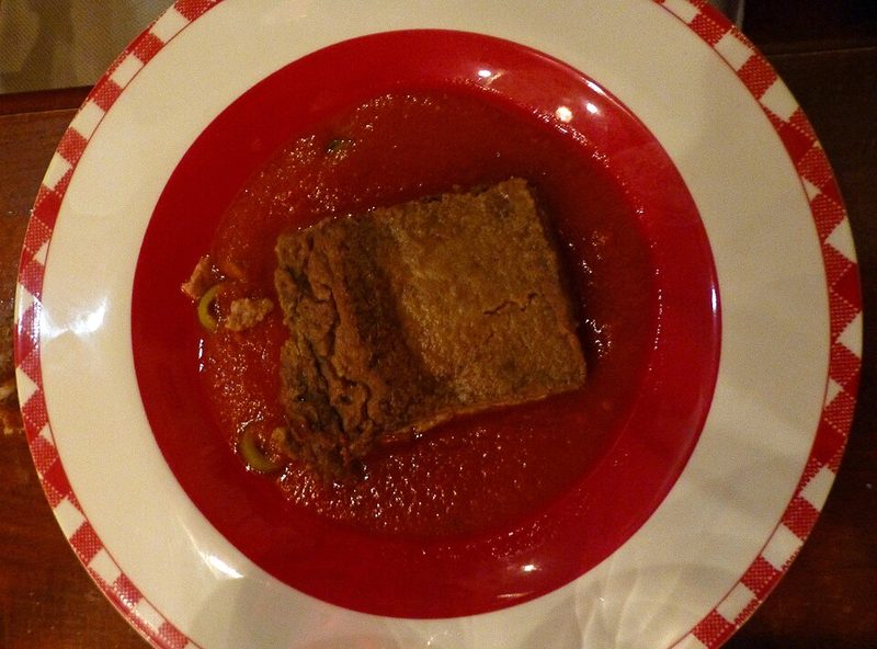Gâteau de foies de volaille con salsa de tomate