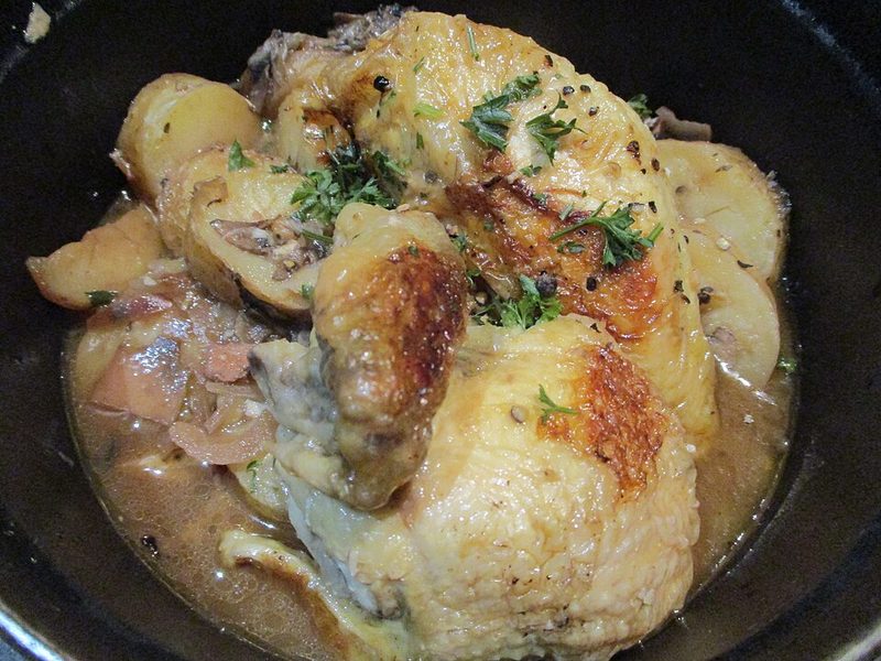 Pollo al vinagre con su salsa, en plato
