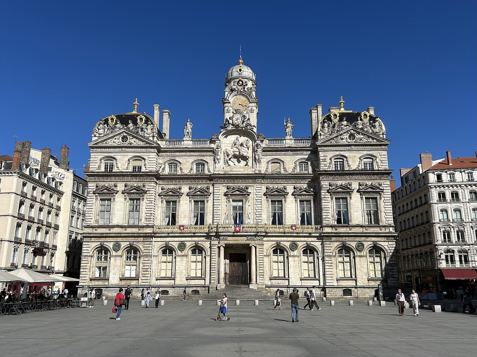 El ayuntamiento de Lyon en la plaza de los Terreaux