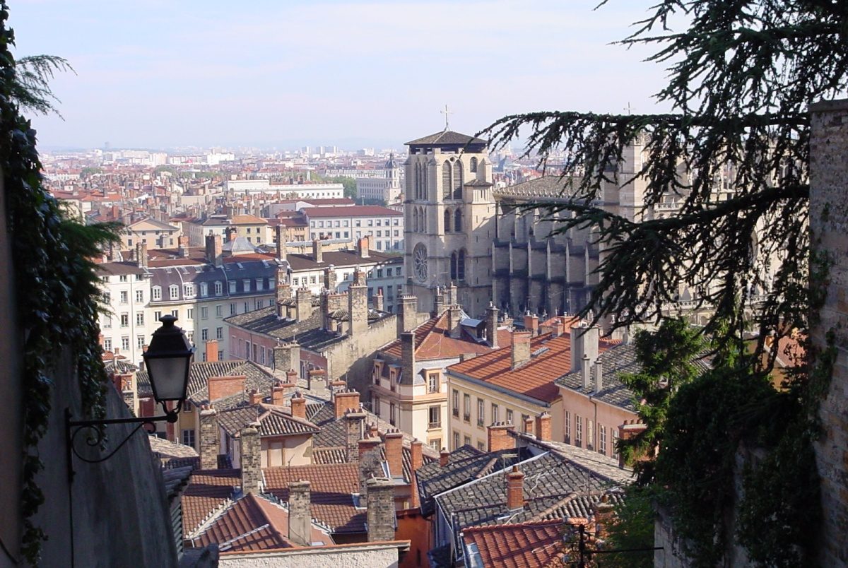 Los tejados del barrio de Saint-Jean, en el Vieux Lyon, vistos desde la colina